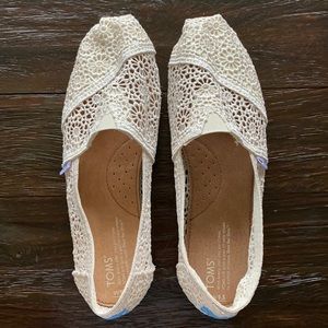 Women’s creme 9.5 slide on shoe Toms